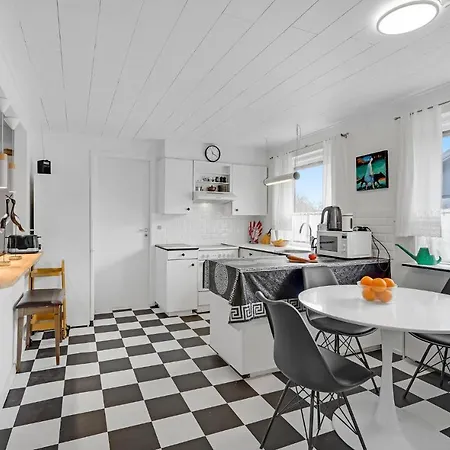 3 Bedroom In Holiday home